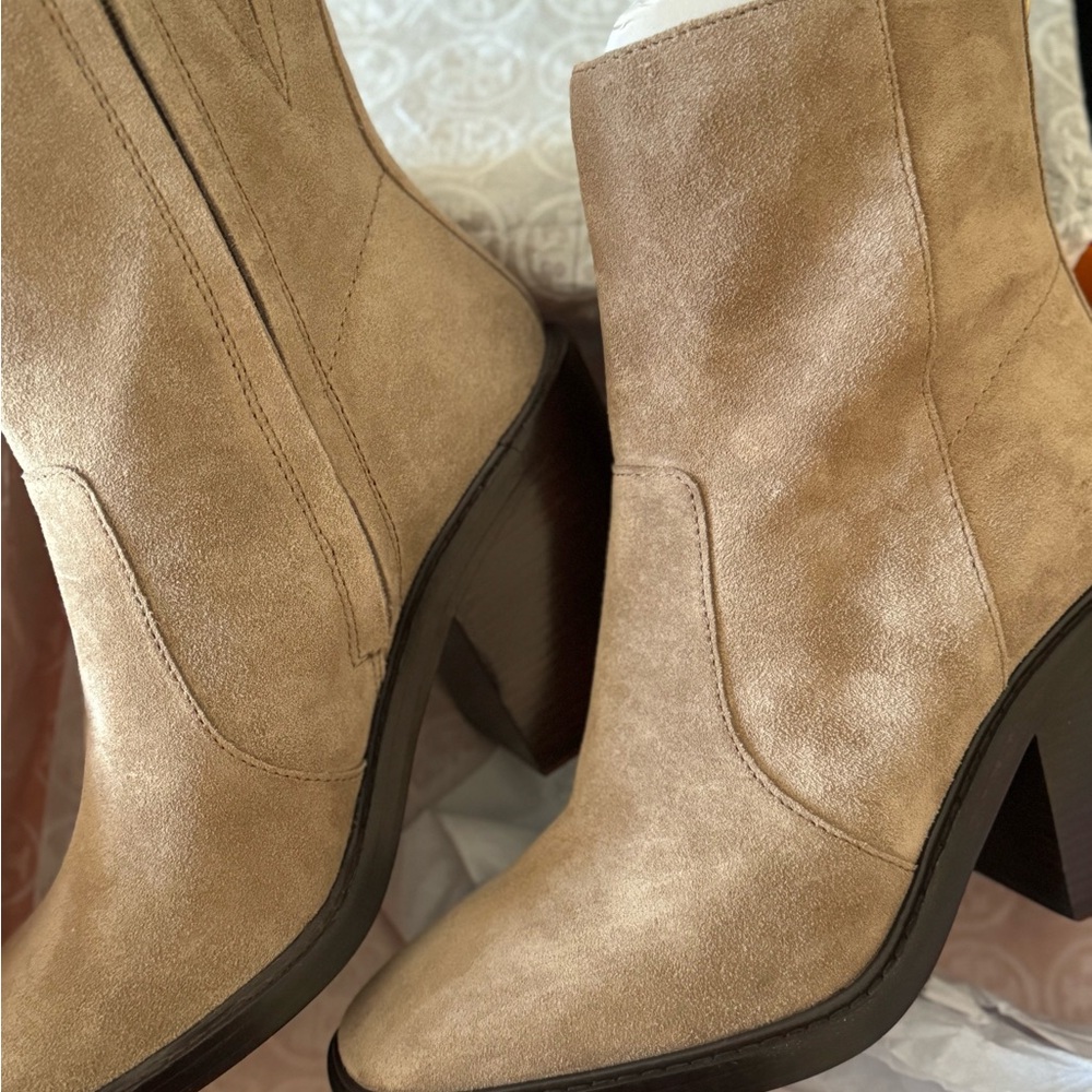 NWT Gorgeous TB Heeled Ankle Boot in Avola Suede Chunky Block Heel Square Toe